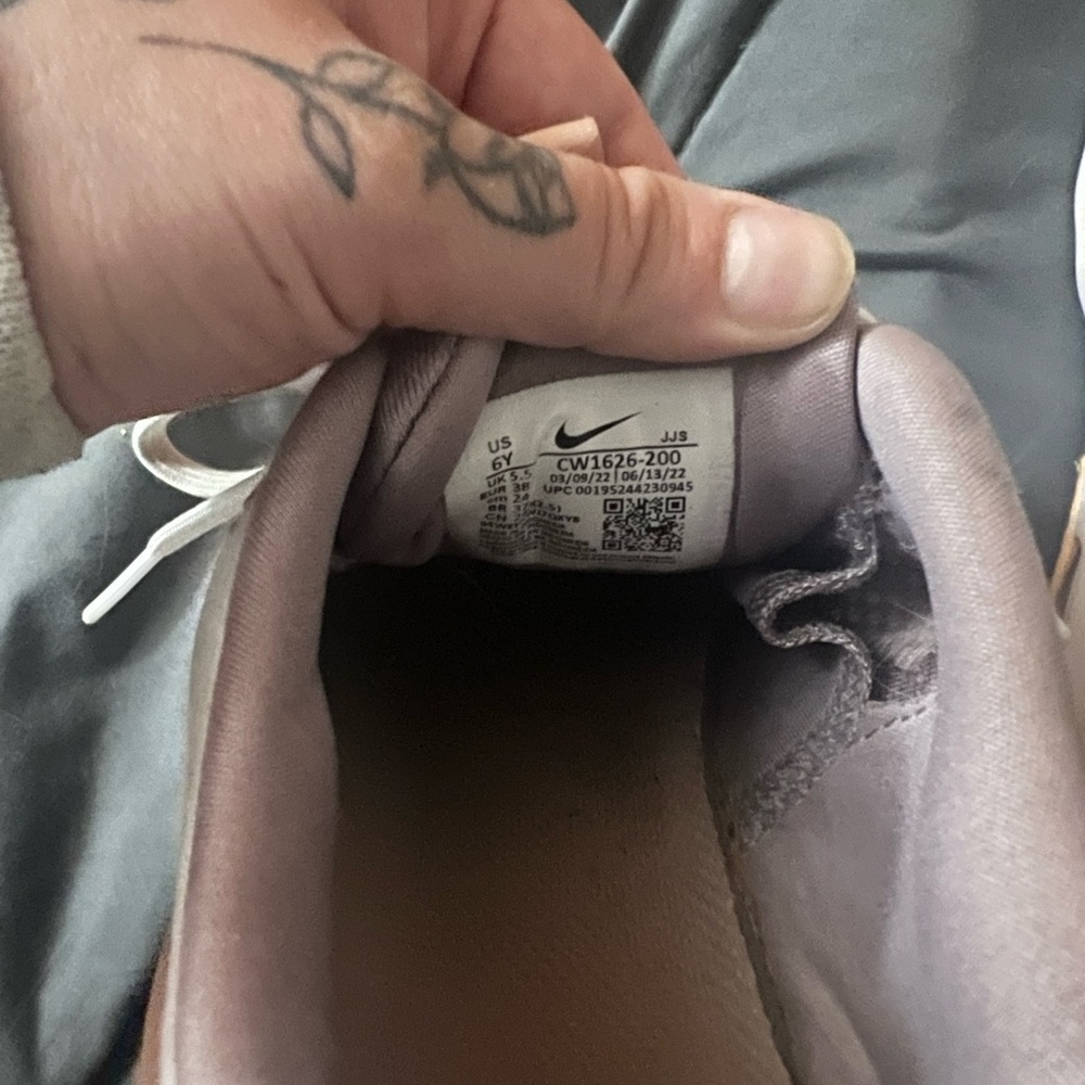 Women’s Nikes - Picture 3 of 3